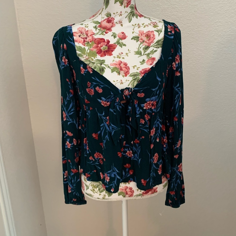 American Eagle shirt top blouse with floral pattern